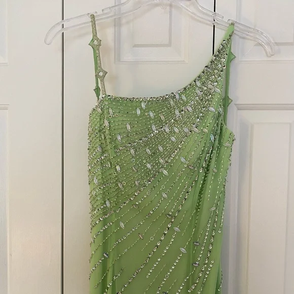 PROM DRESS - Picture 2 of 10